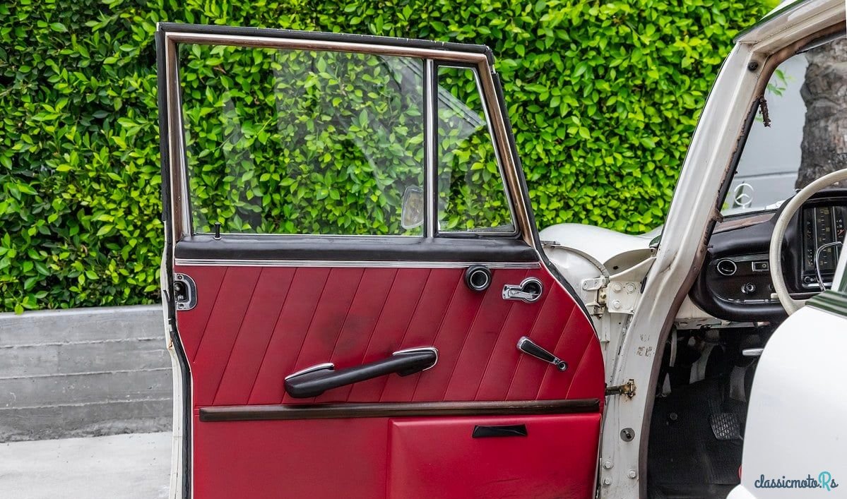 1965' Mercedes-Benz 220 photo #6