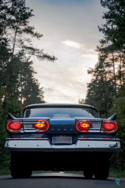 1958' Ford 300 Custom Tudoor photo #1