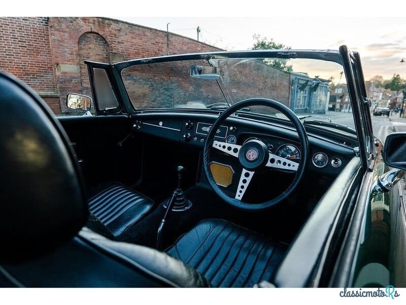 1970' MG MGB photo #3