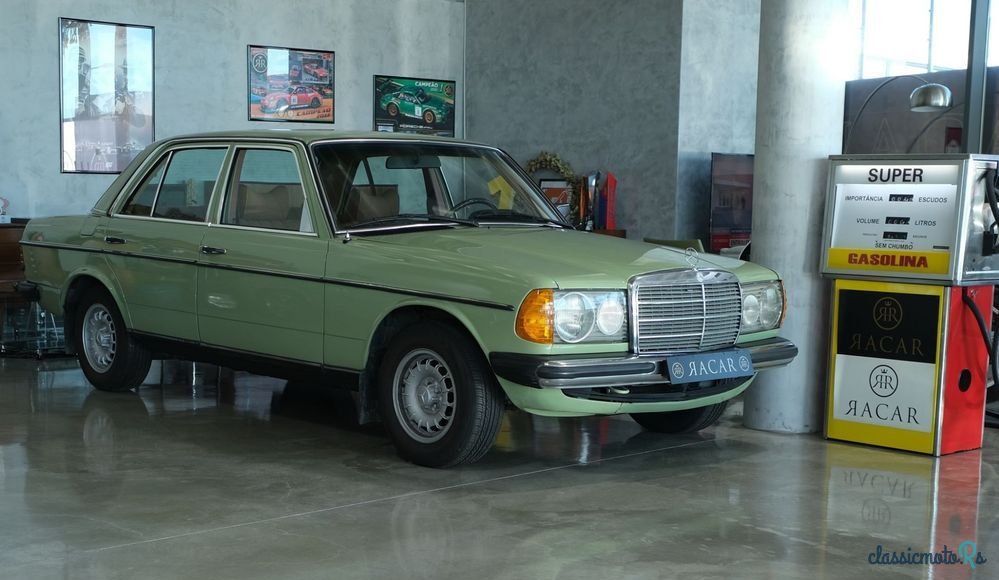 1977' Mercedes-Benz 220 photo #1