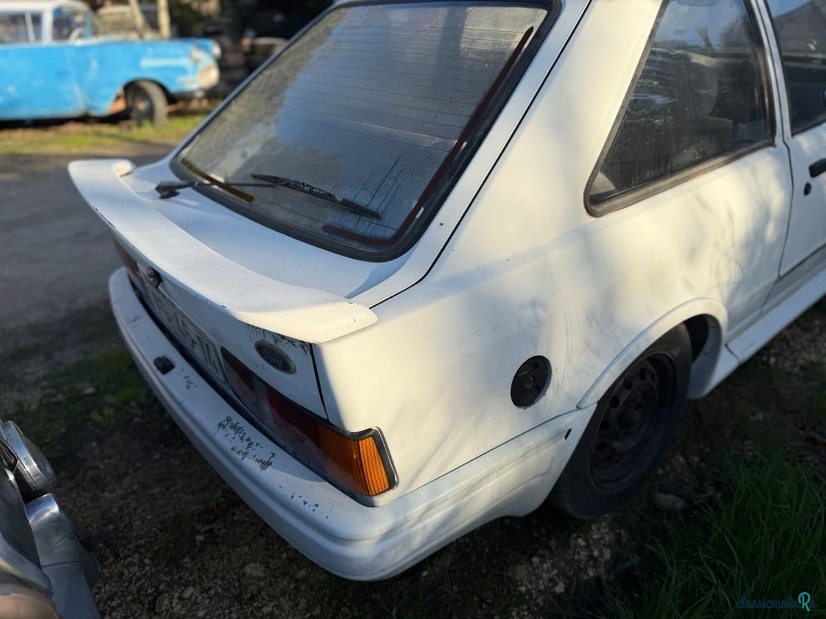 1990' Ford Escort photo #6