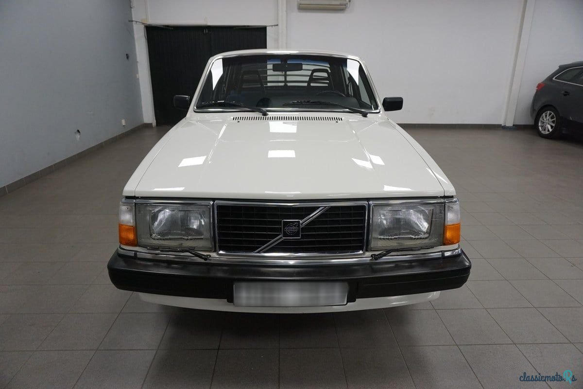 1984' Volvo 244 photo #4