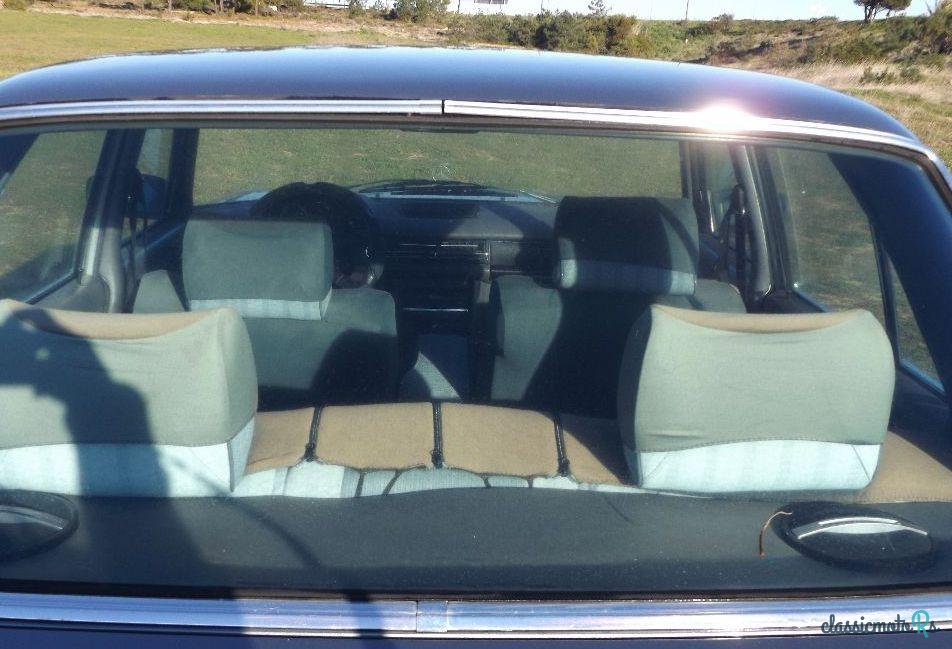 1979' Mercedes-Benz 240 3.0 Sedan photo #2