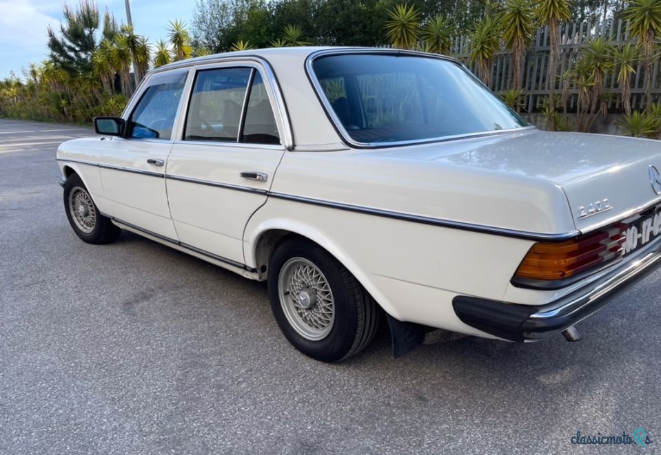 1979' Mercedes-Benz 240 photo #3