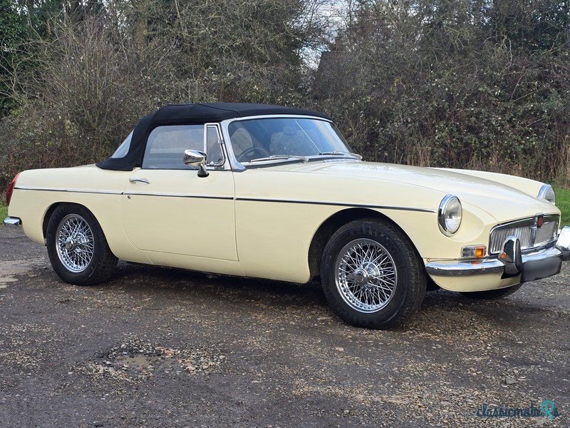 1973' MG MGB photo #1