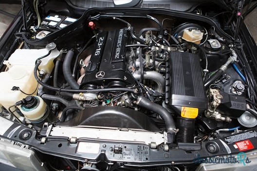 1986' Mercedes-Benz 190 photo #5