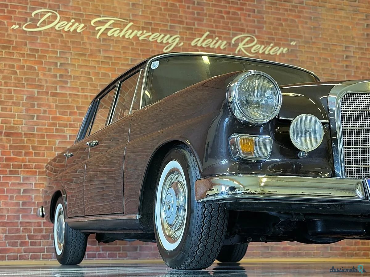 1967' Mercedes-Benz 200D photo #4