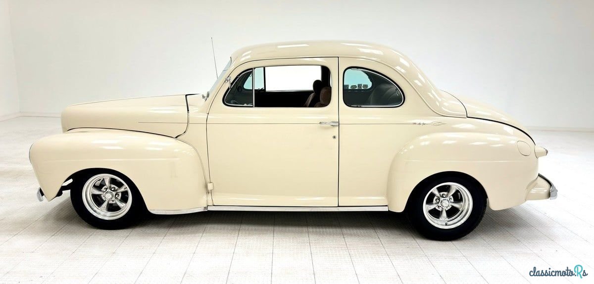 1948' Ford Super De Luxe photo #2