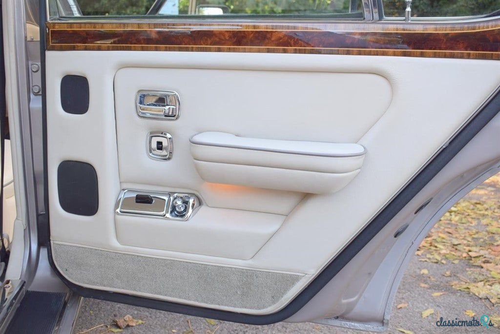 1990' Rolls-Royce Silver Spirit photo #6