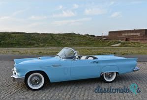 1957' Ford Thunderbird photo #2