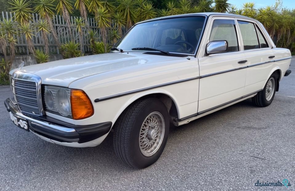 1979' Mercedes-Benz 240 photo #4