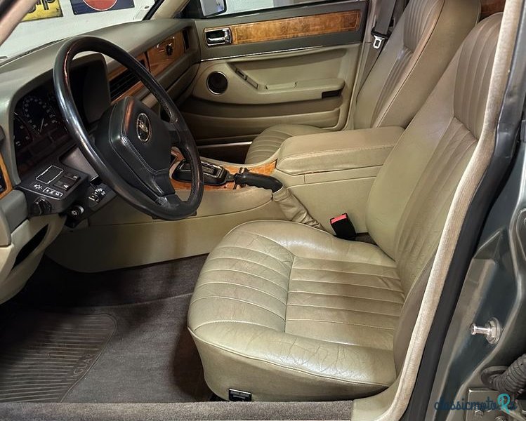 1990' Jaguar XJ photo #5