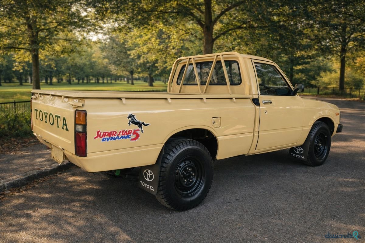 1984' Toyota Hilux photo #2