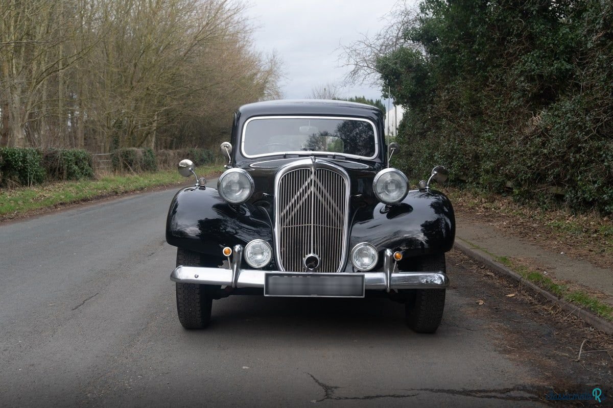1951' Citroen Traction Avant photo #2