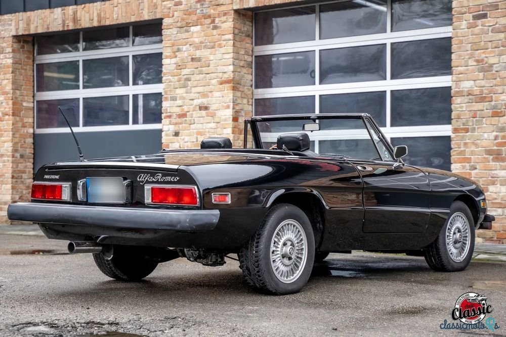 1977' Alfa Romeo Spider 2.0 photo #4