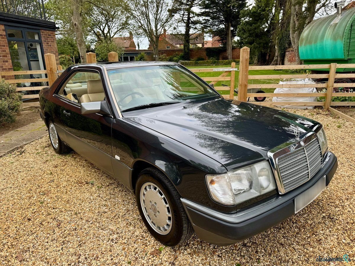 1989' Mercedes-Benz 230 photo #5