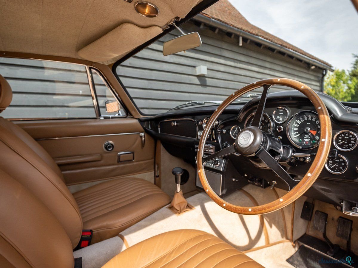 1971' Aston Martin DB6 photo #4
