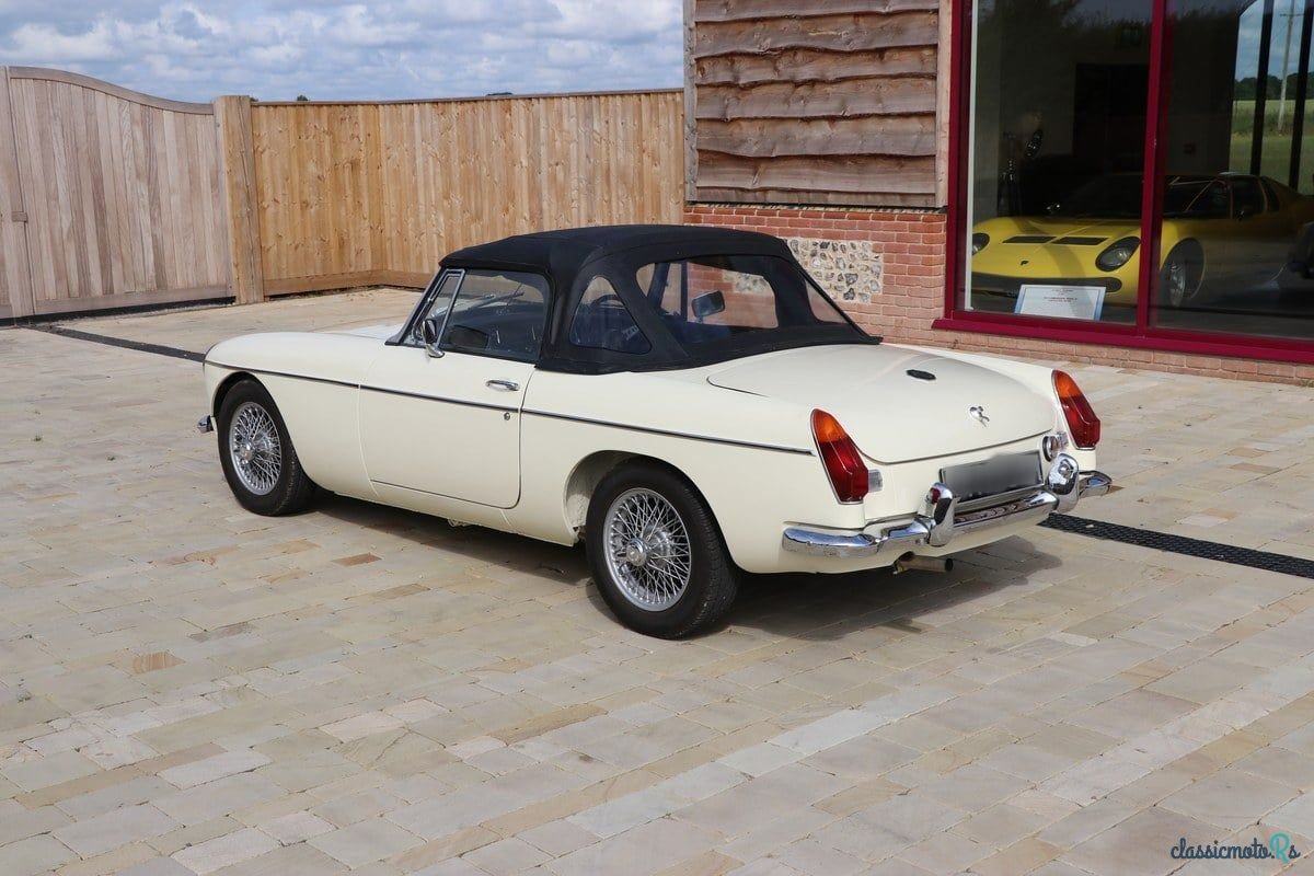 1970' MG MGB photo #5