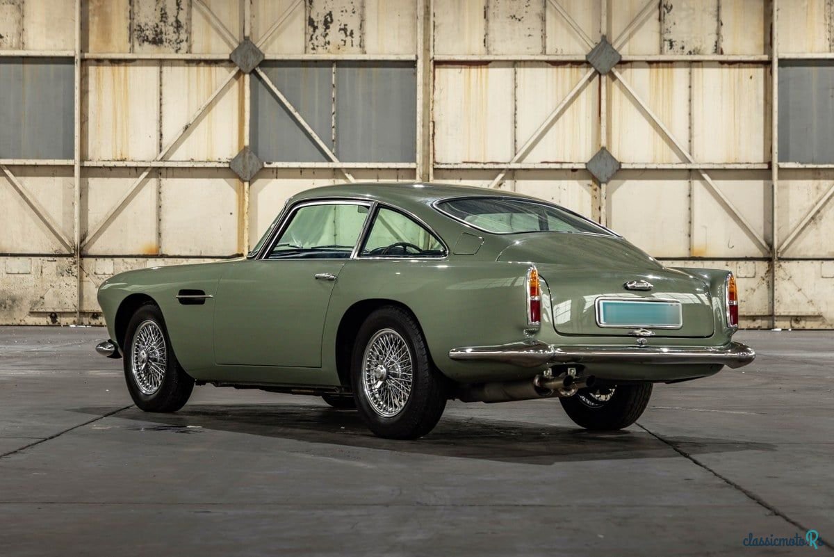 1960' Aston Martin DB4 photo #3