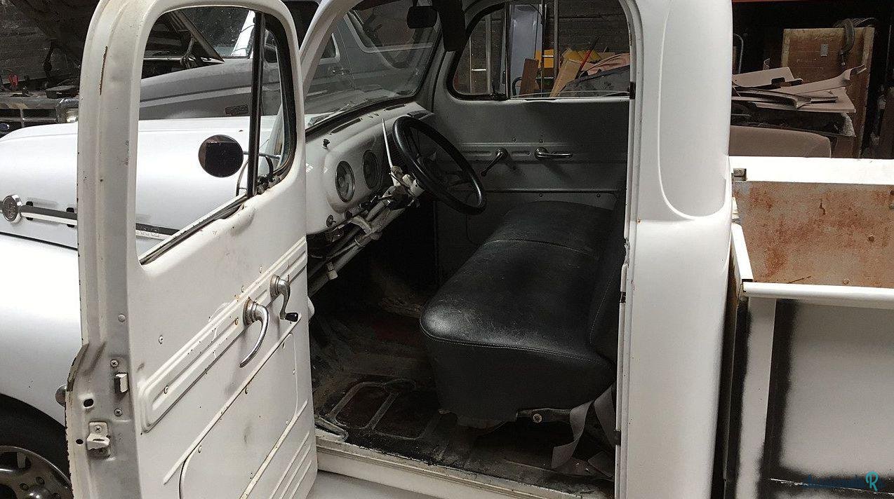 1951' Ford F-1 photo #1