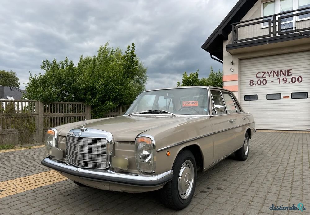 1969' Mercedes-Benz W115 200 photo #2