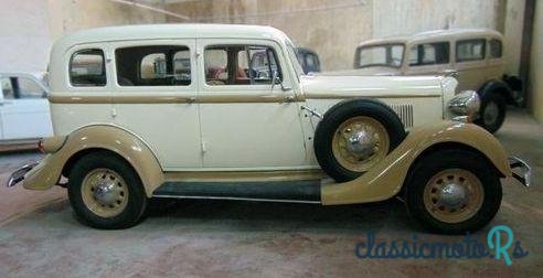 1934' Plymouth Deluxe photo #2