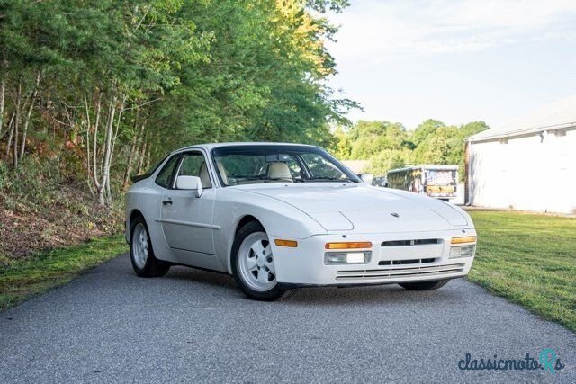 1986' Porsche 944 photo #1
