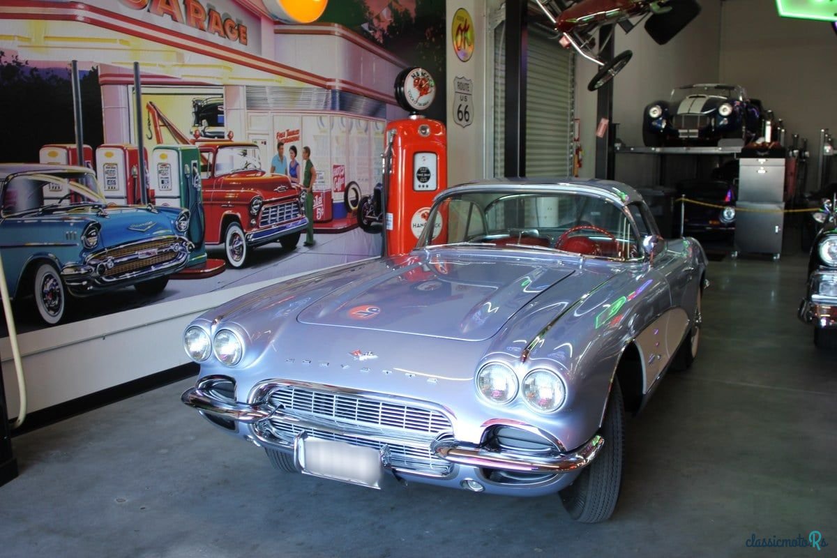 1961' Chevrolet Corvette photo #2