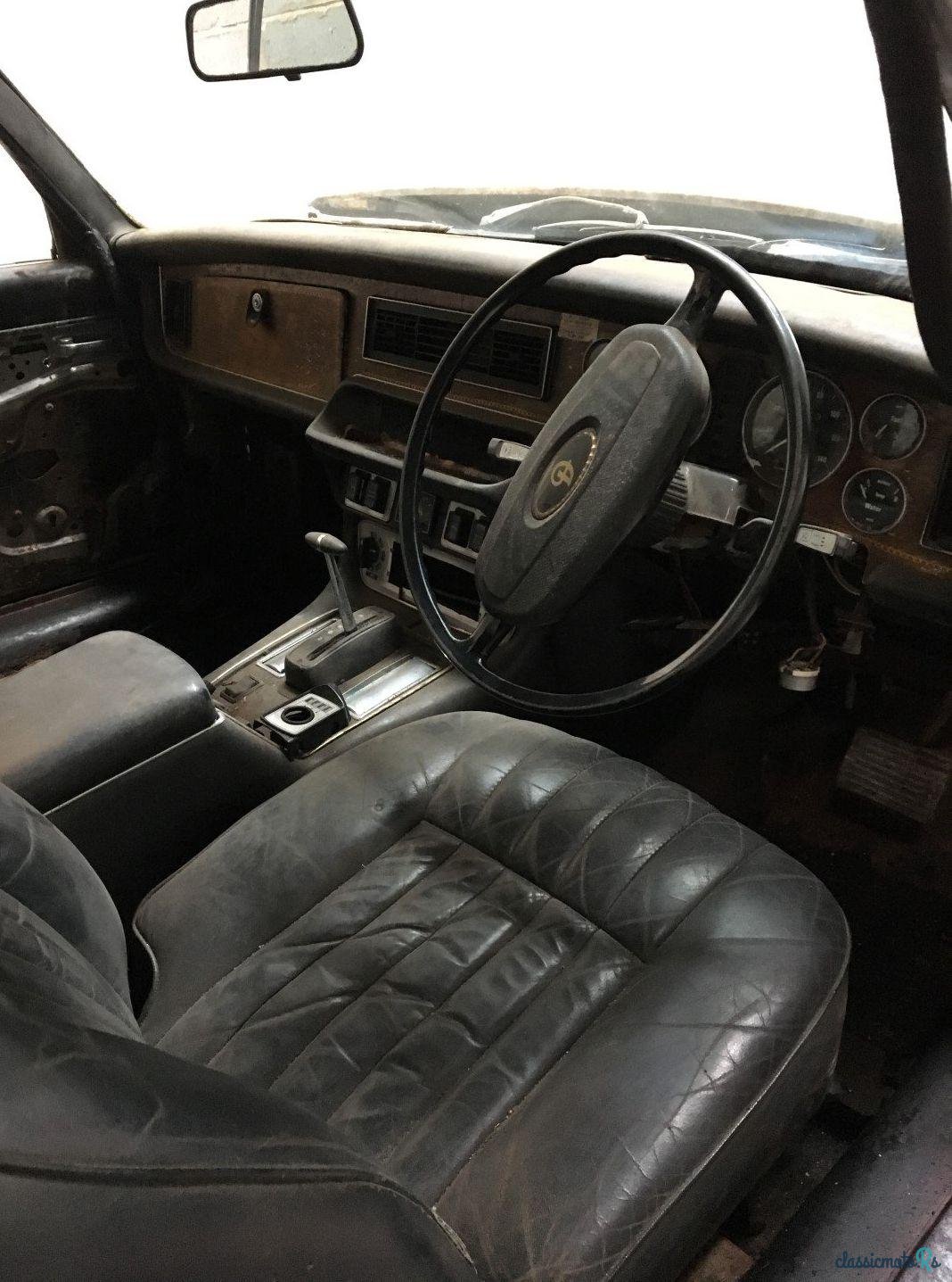 1977' Daimler Coupe photo #2