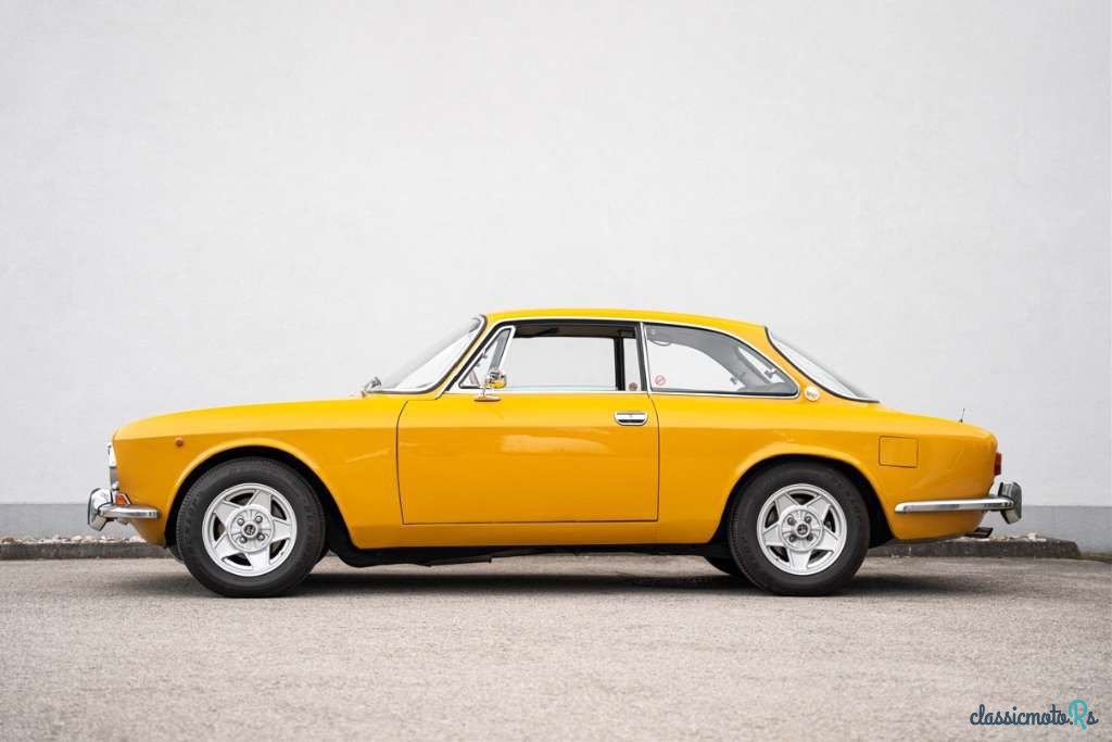 1971' Alfa Romeo GT photo #2