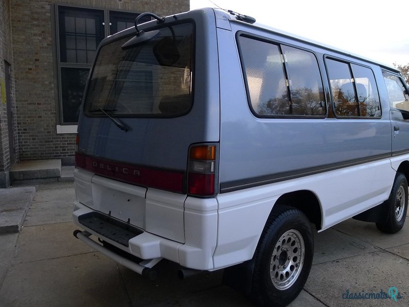 1988' Mitsubishi Delica photo #3