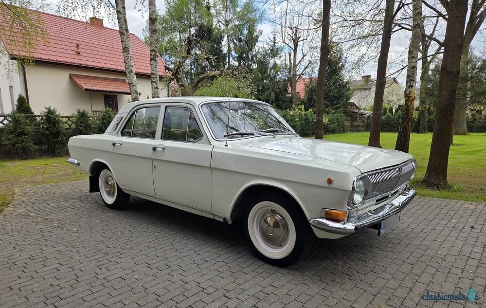 1976' Gaz 24 photo #3