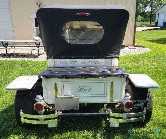 1923' Ford photo #4