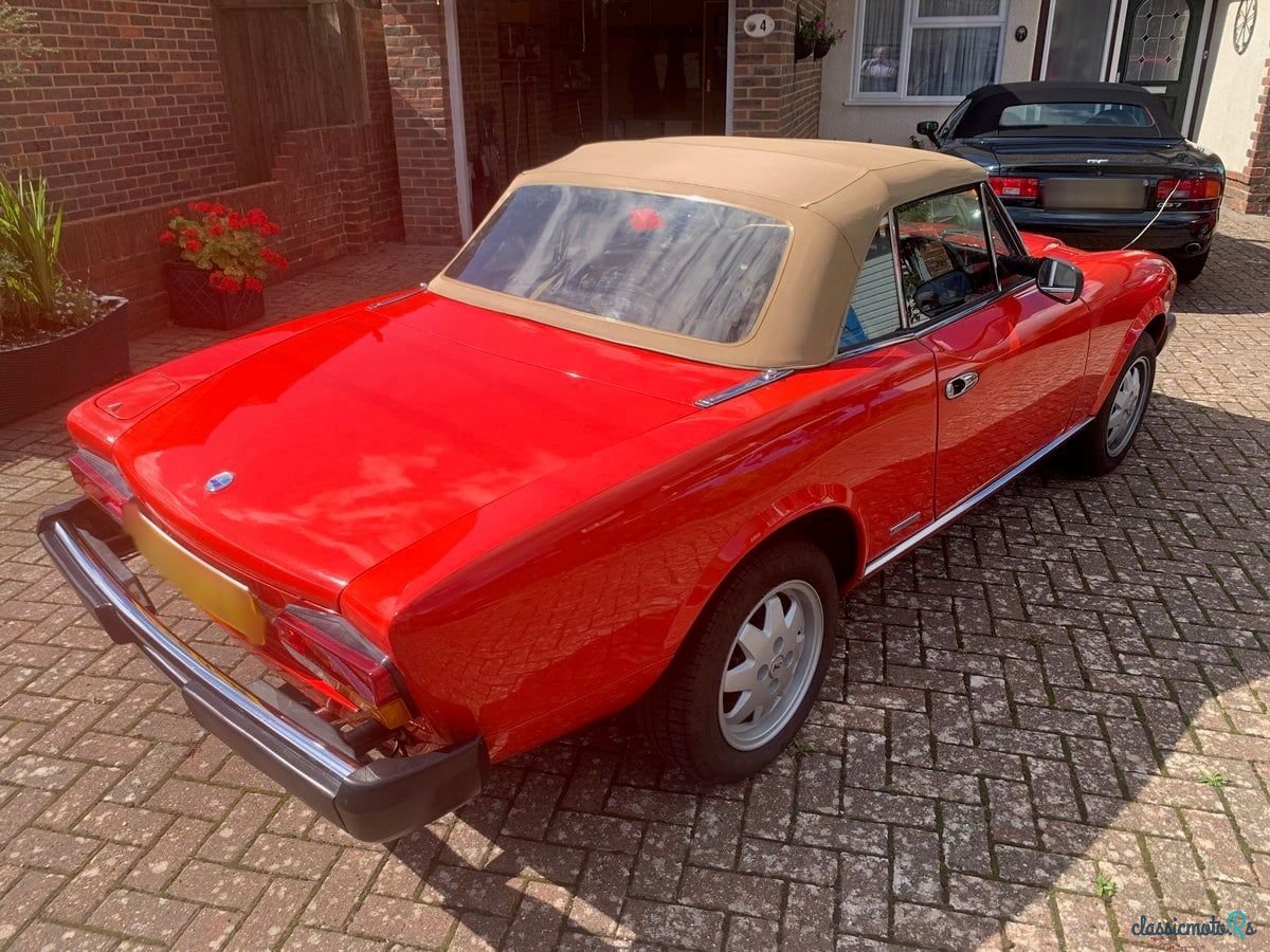 1985' Fiat 124 Spider photo #2