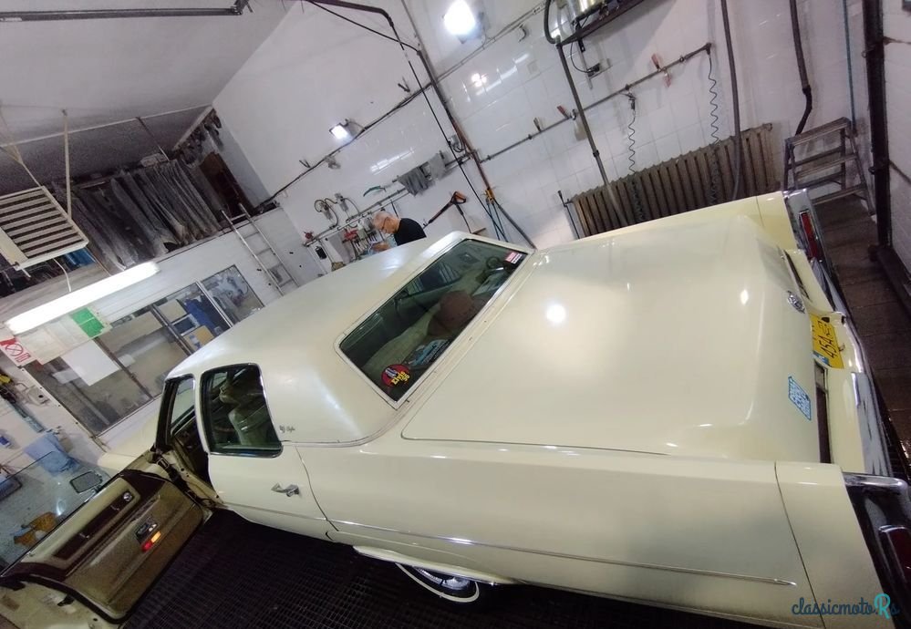 1976' Cadillac Fleetwood photo #3