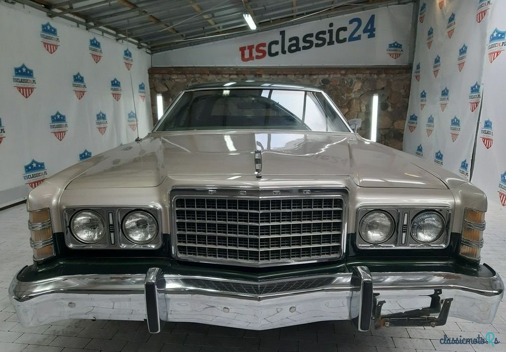 1976' Ford Country Squire photo #5