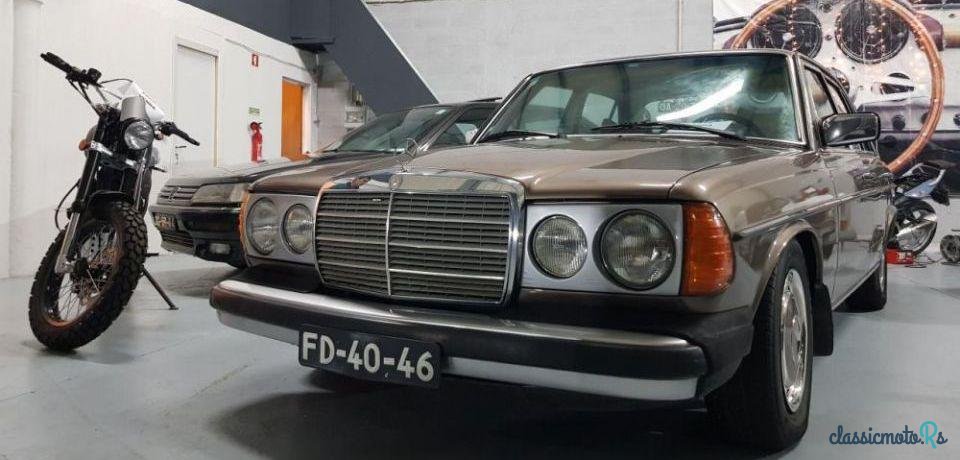 1976' Mercedes-Benz 240 photo #2