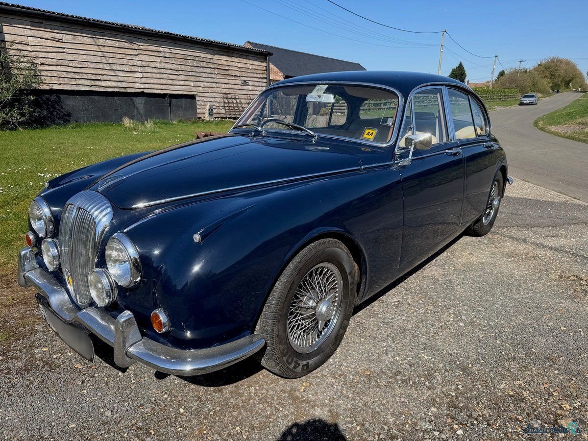 1969' Daimler 250 V8 photo #3