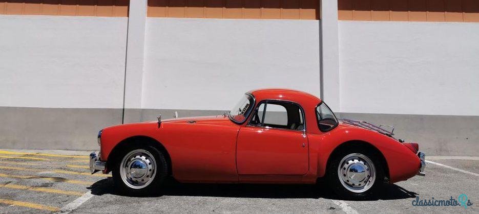 1958' MG MGA Coupe photo #2