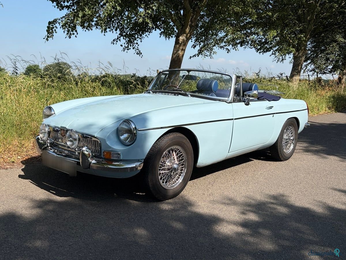 1970' MG MGB photo #2
