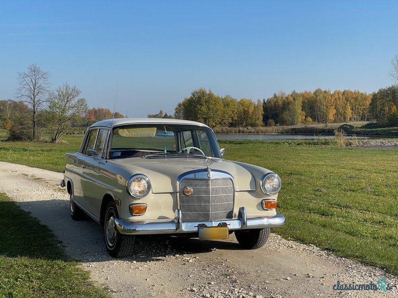 1966' Mercedes-Benz W110 230 photo #2