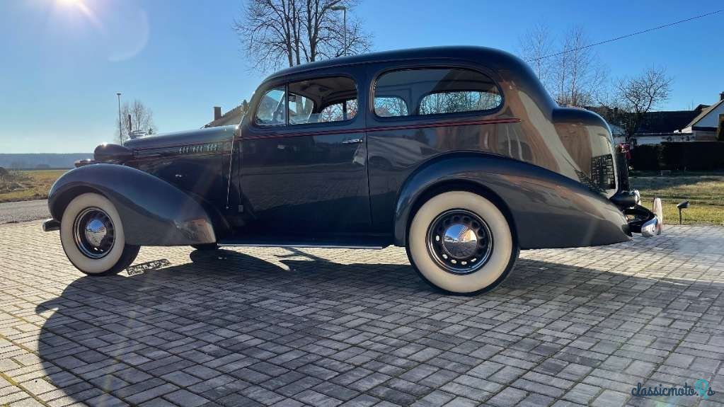 1936' Oldsmobile L36 Eight Sedan photo #3