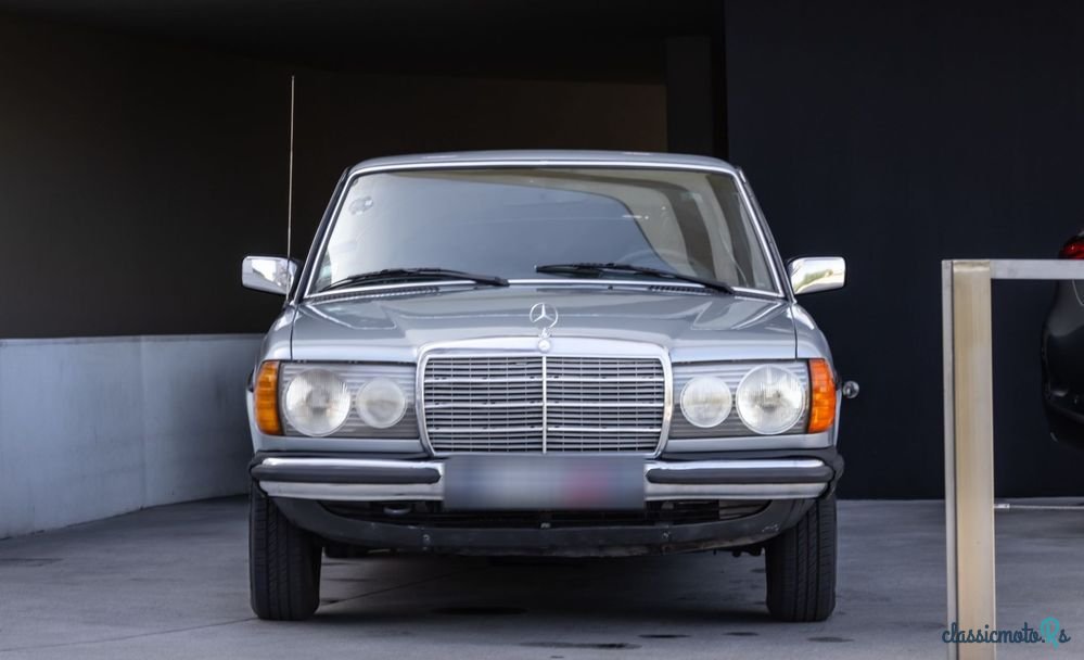 1983' Mercedes-Benz W123 photo #3