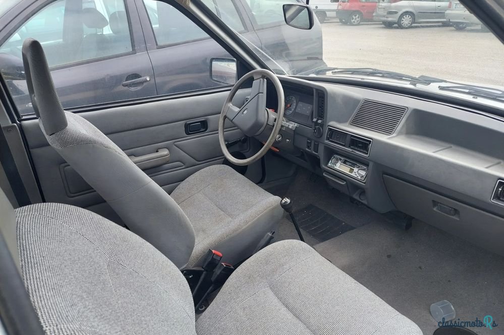 1985' Ford Escort photo #4
