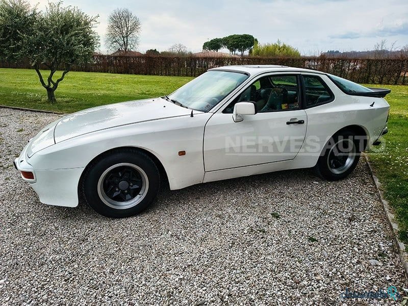 1985' Porsche 944 photo #1