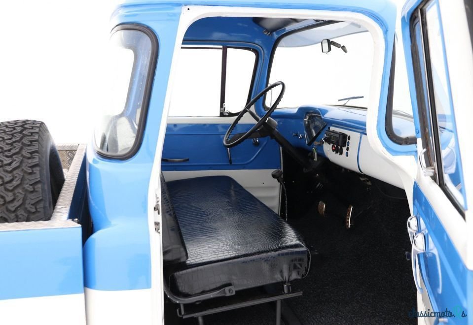 1959' Chevrolet Avalanche photo #2