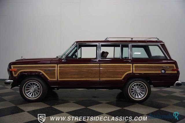 1989' Jeep Grand Wagoneer photo #2