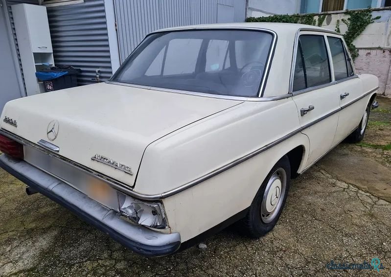 1972' Mercedes-Benz W123 photo #6