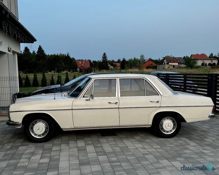 1969' Mercedes-Benz W114 230/8 photo #3