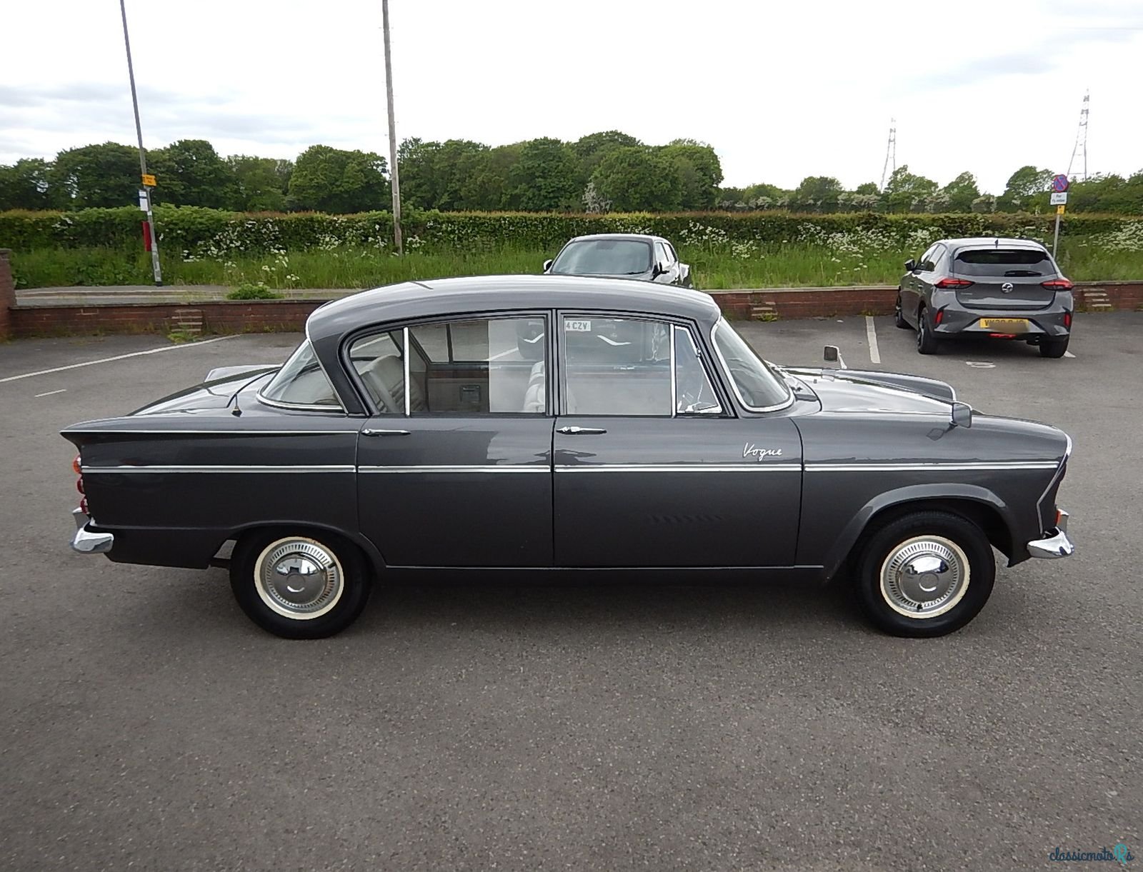 1962' Singer Vogue photo #6